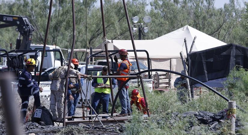 Már egy hete nem tud kijutni tíz bányász a mexikói balesetet követően