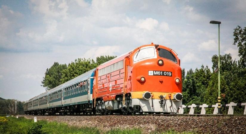 Retró vonatok indulnak a hétvégén Szombathelyről a Balatonra