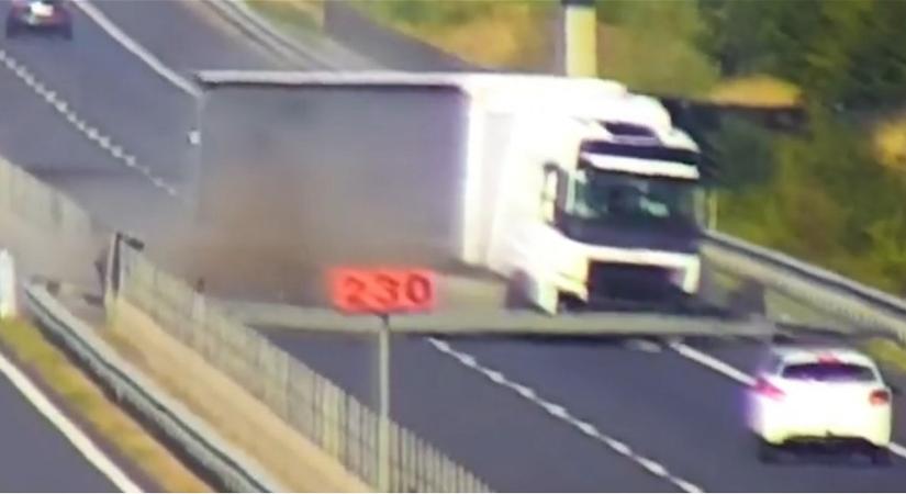 Horrorisztikus kamionbalesetet vettek videóra az M3-ason, sokan meghalhattak volna