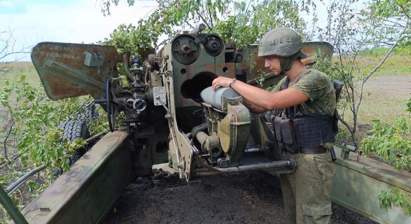 Felvételen az ukrán hadsereg rendkívül alacsonyan szálló repülői
