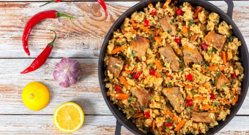 Kiadós rizses hús nyári zöldségekkel: a klasszikus fogás könnyebb változata