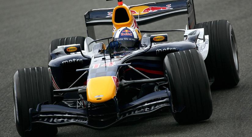 David Coulthard újra egy Forma-1-es Red Bull volánja mögé ült – videó!