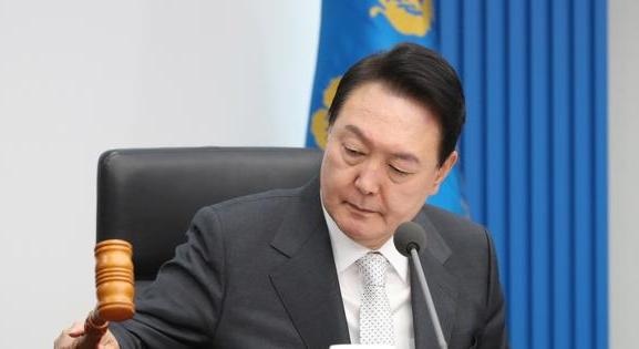 Elnöki kegyelmet kapott a korrupcióért elítélt Samsung-vezér