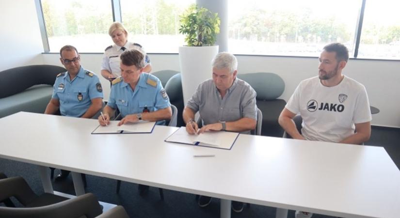 Együttműködési megállapodást kötött a tatabányai kéziklub és a megyei rendőrség