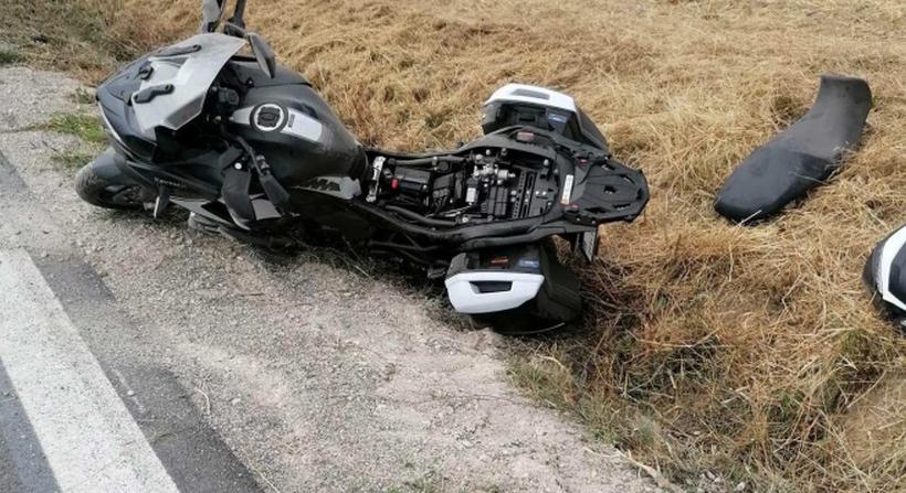 TRAGÉDIA: Szörnyethalt egy motoros, miután nagy sebességgel árokba csapódott