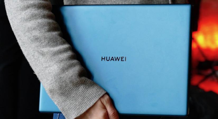 Látványos mélyrepülésben a Huawei profitja