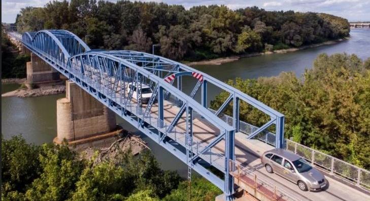 Egyedüli Tisza-hídként – vasúttal és közúttal |