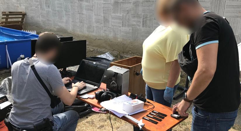 Magyar hackerekre csapott le a készenléti rendőrség: egy 17 és egy 21 éves fiún kattant a bilincs