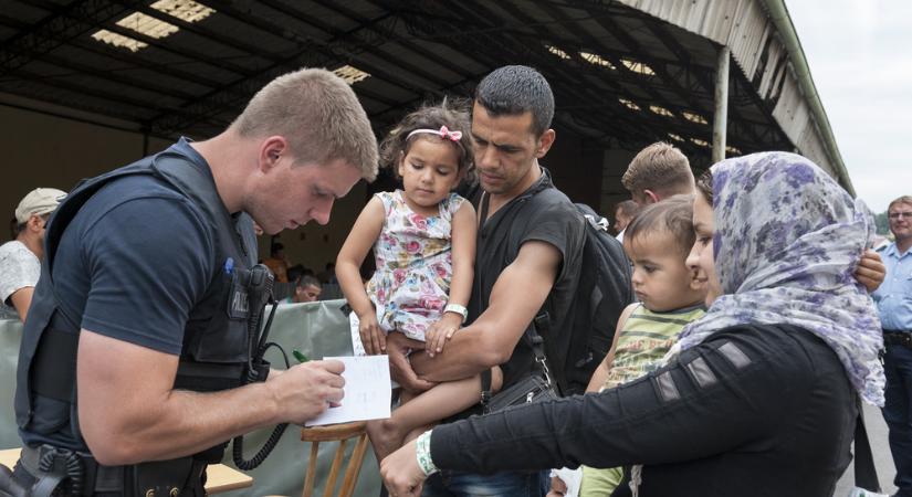 Németország több mint 3000 újabb migráns befogadását vállalta