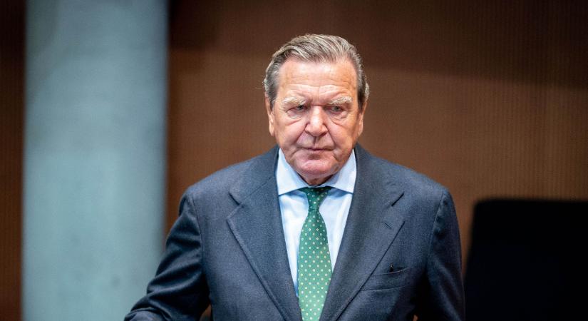 Gerhard Schröder volt kancellár beperli a Bundestagot