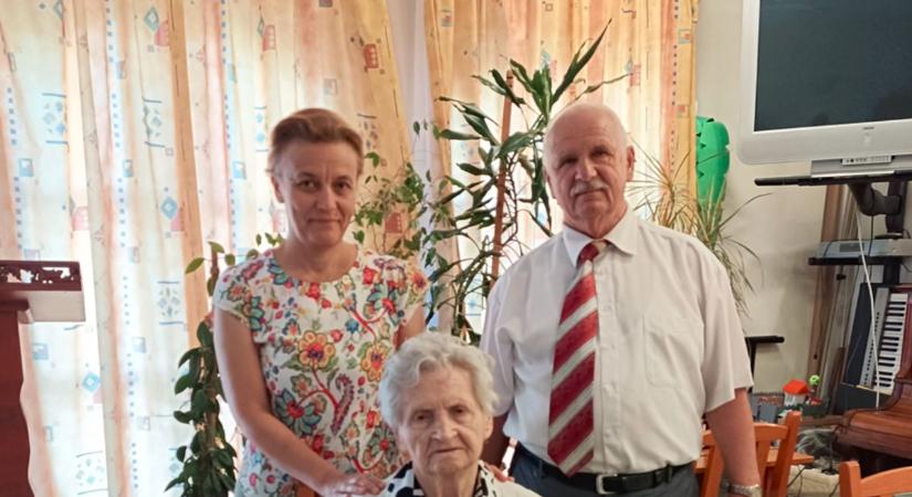 A 90 éves Piroska néni szívesen mesél a régi időkről