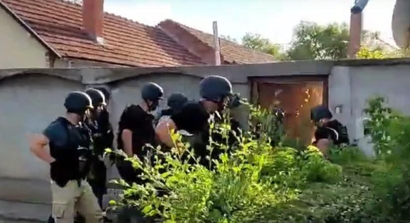 Kommandósok csaptak le egy díler párosra Szegeden – videó