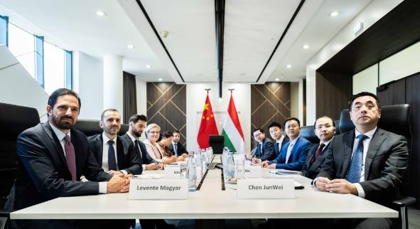 Akkumulátorgyárat hoznak Debrecenbe a kínaiak, ez “Magyarország történetének eddigi legnagyobb beruházása” a kormánysajtó szerint