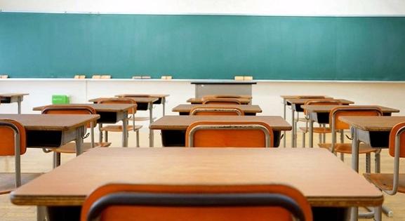 A fideszesek negyven képviselőjükkel enyhíthetnék a tizenhatezres pedagógushiányt