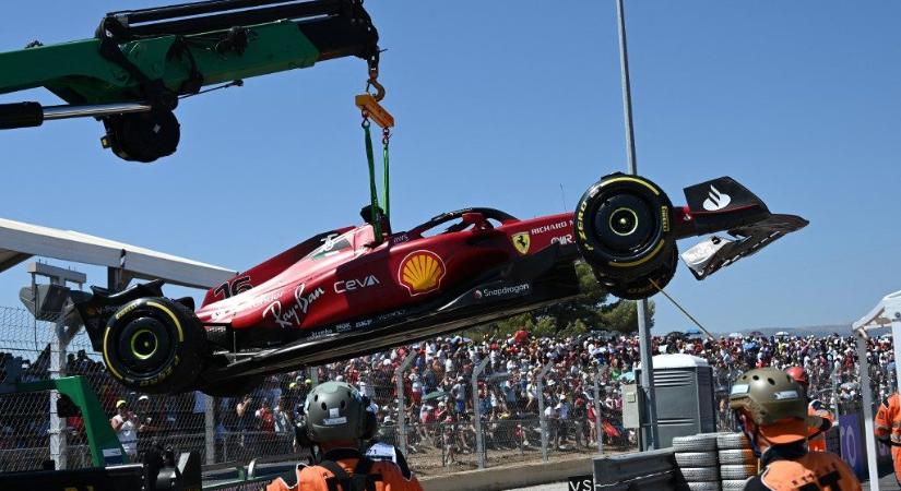 F1: A Ferrarinál fejek hullhatnak a porba