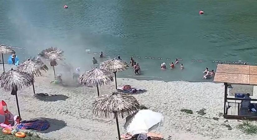Pánik Szolnokon: forgószél csapott le a közkedvelt strandra, az emberek riadtan menekültek