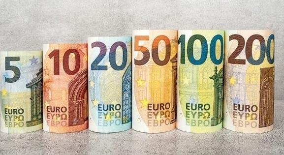 392 forintig csökkent az euró ára