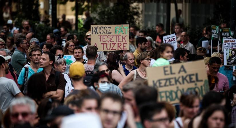 Baranyi Krisztina: Tarvágás, ez Orbán Viktor kormányának az új jelszava