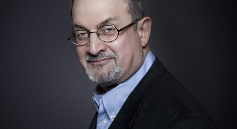 Késsel támadtak Salman Rushdie-ra New York-ban