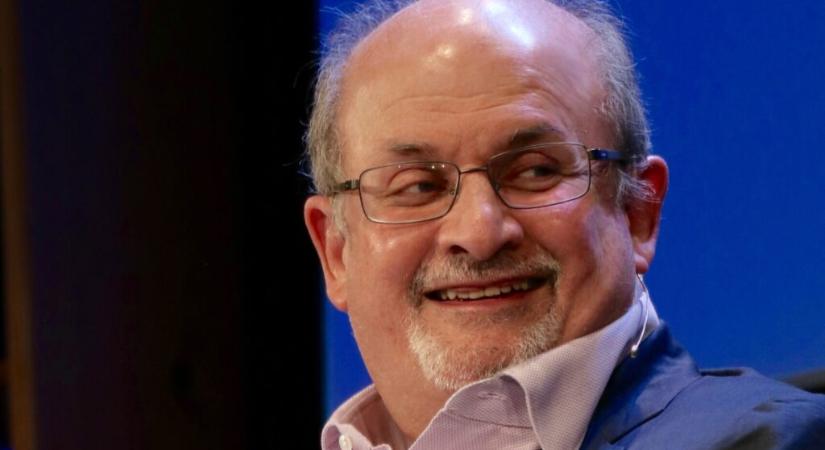 Megkéselték a színpadon Salman Rushdie-t