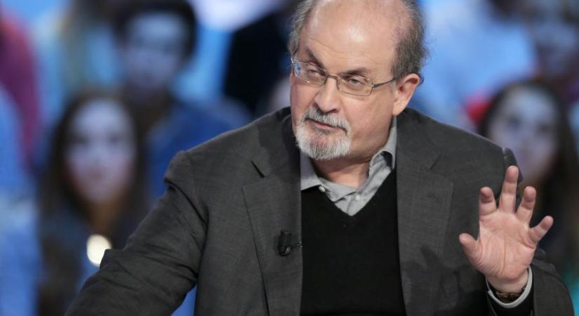 Merénylet áldozata lett, többször megszúrták Salman Rushdie-t az Egyesült Államokban