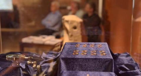 Csaknem kétszáz aranygyűrűt találtak egyetlen őskori sírban Bihar község határában