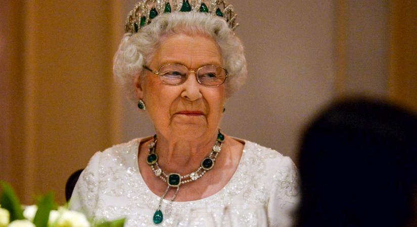 Nem hiszed el, hogy eszi Erzsébet királynő a hamburgert