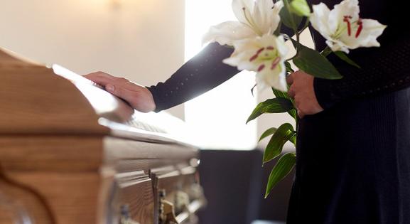 Lassan meghalni is luxus: 50 százalékkal drágult a temetkezés költsége
