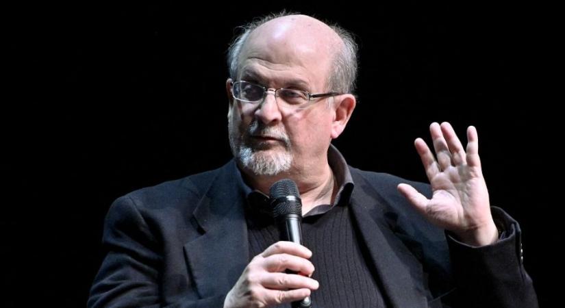 Lélegeztetőgépen tartják a megkéselt Salman Rushdie-t