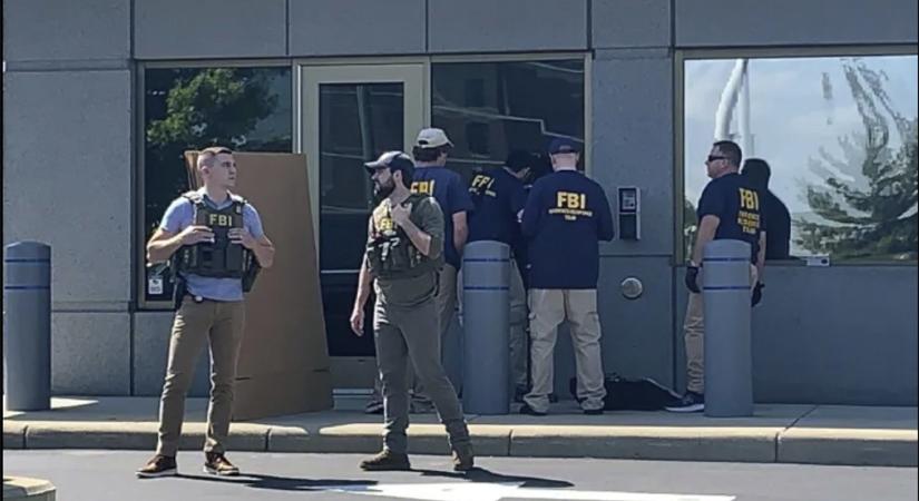 Lelőttek egy fegyveres férfit, aki megtámadta az FBI irodáját