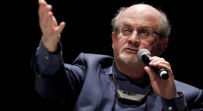 Megnevezték Salman Rushdie merénylőjét, a világhírű indiai író valószínűleg el fogja veszíteni az egyik szemét