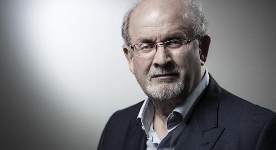 Fején és hasán érték késszúrások Salman Rushdie-t, elvesztheti a látását egyik szemére