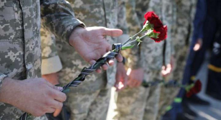 Ukrajna már 522 katona holttestét szállította haza