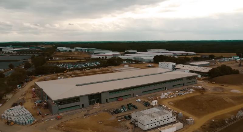 Így áll jelenleg az Aston Martin új központjának építése