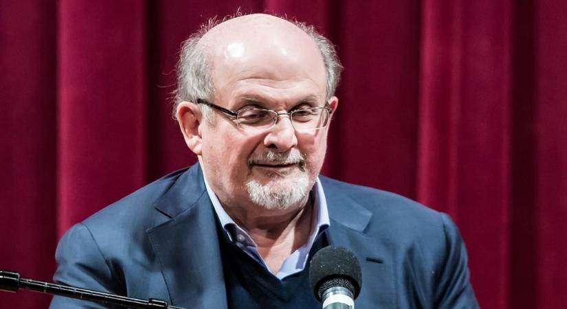 Lélegeztetőgépen van a nyakon szúrt Salman Rushdie
