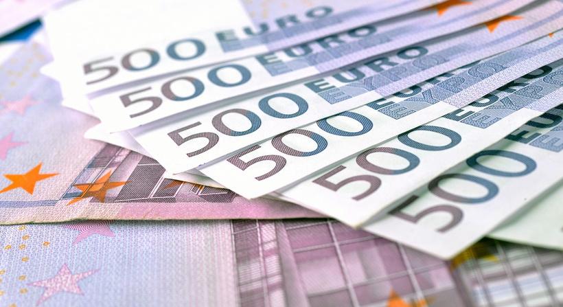 10 ezer eurót adott át a csalónak a nyugdíjas készpénzben, mert elhitte, hogy fiát letartóztatták