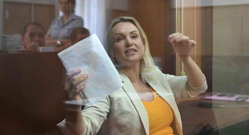Most már házi őrizetbe vették a háborúellenességét hirdető orosz újságírónőt