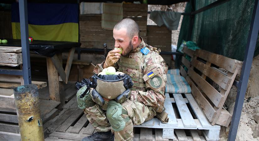 Nem akarnak hazatérni az ukrán katonák, inkább leteszik a fegyvert az oroszok előtt