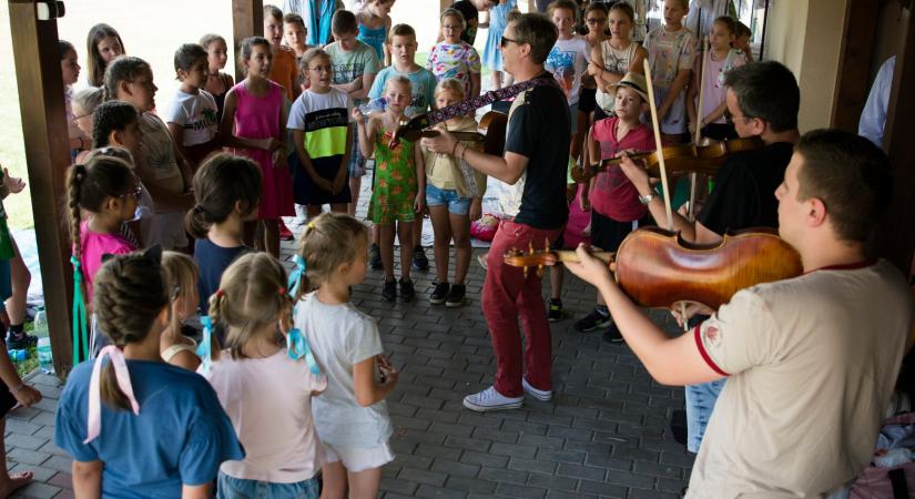 Vakáció a néptánc jegyében- egyre népszerűbb a Batsányi Táncegyüttes nyári tábora