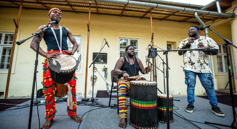 Afrikai dobshow perdítette táncra a közönséget Mezőberényben
