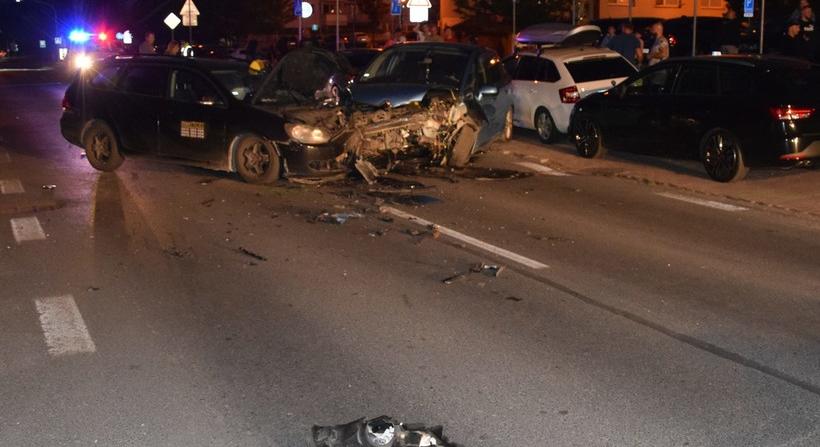 TRAGÉDIA: Részegen nekihajtott két kocsinak a taxisofőr, végül a kórházban meghalt