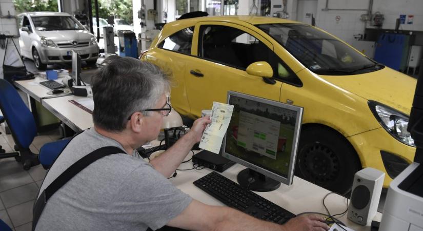 Leállt a külföldről behozott autók honosítása a Magyar Autóklubnál