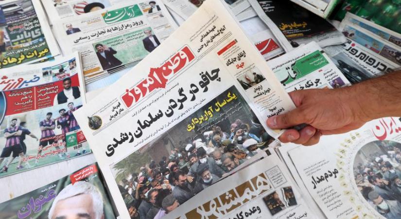 Ünneplik Salman Rushdie merénylőjét a keményvonalas iráni lapok