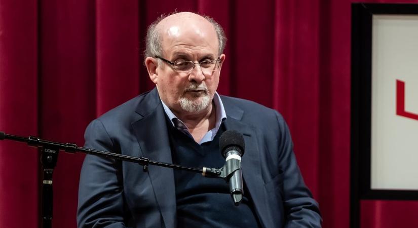 Gyilkossági kísérlet miatt vádat emeltek Salman Rushdie merénylője ellen