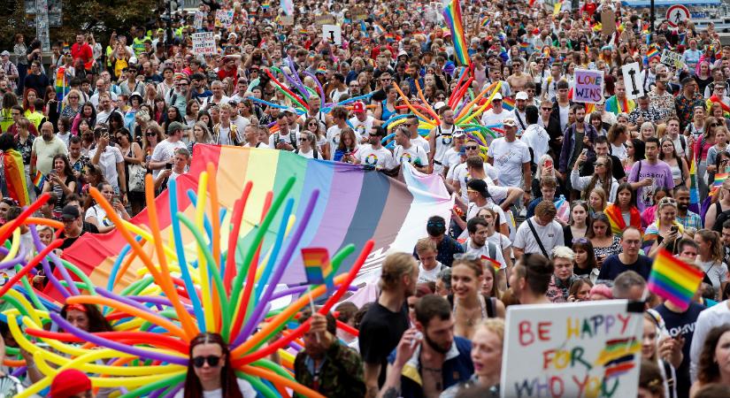 Magyarok is vonultak a prágai Pride több tízezres menetében