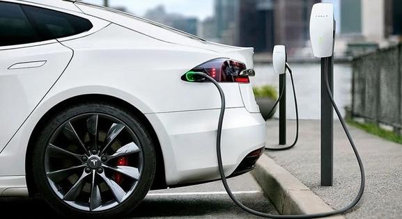 Exponenciálisan nő az elektromos autók száma