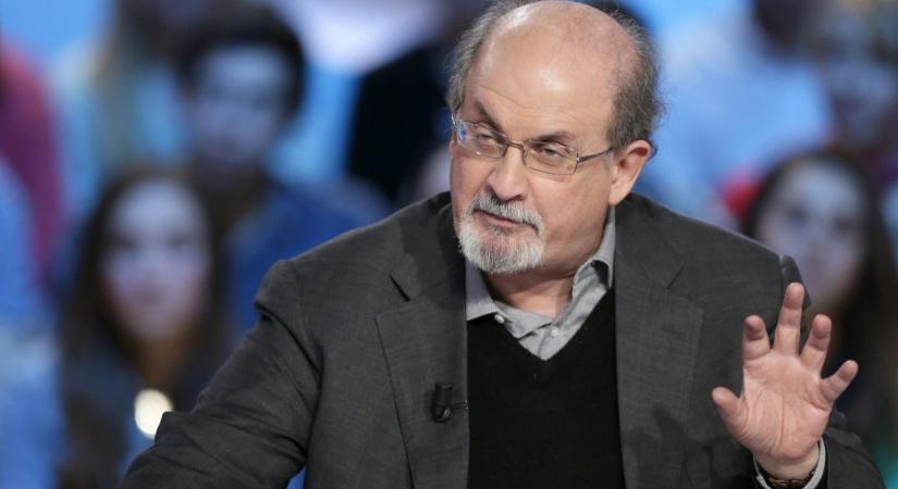 Salman Rushdie-t levették a lélegeztetőgépről, tud beszélni