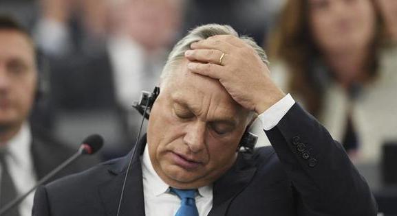 Miért nem bukik meg Orbán Viktor?