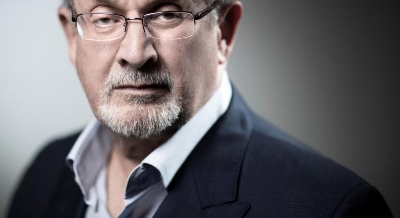 Salman Rushdie-t levették a lélegeztetőgépről, és újra tud beszélni is