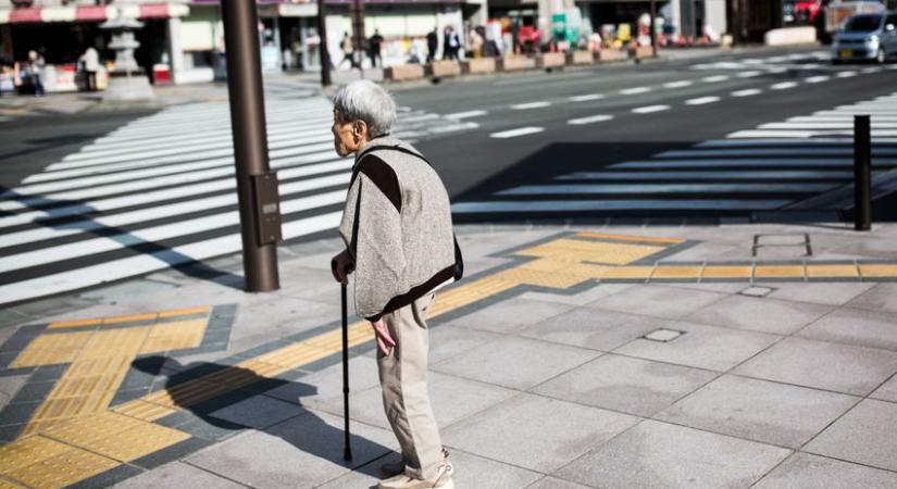 Rekordtempóban fogy és öregszik Japán lakossága